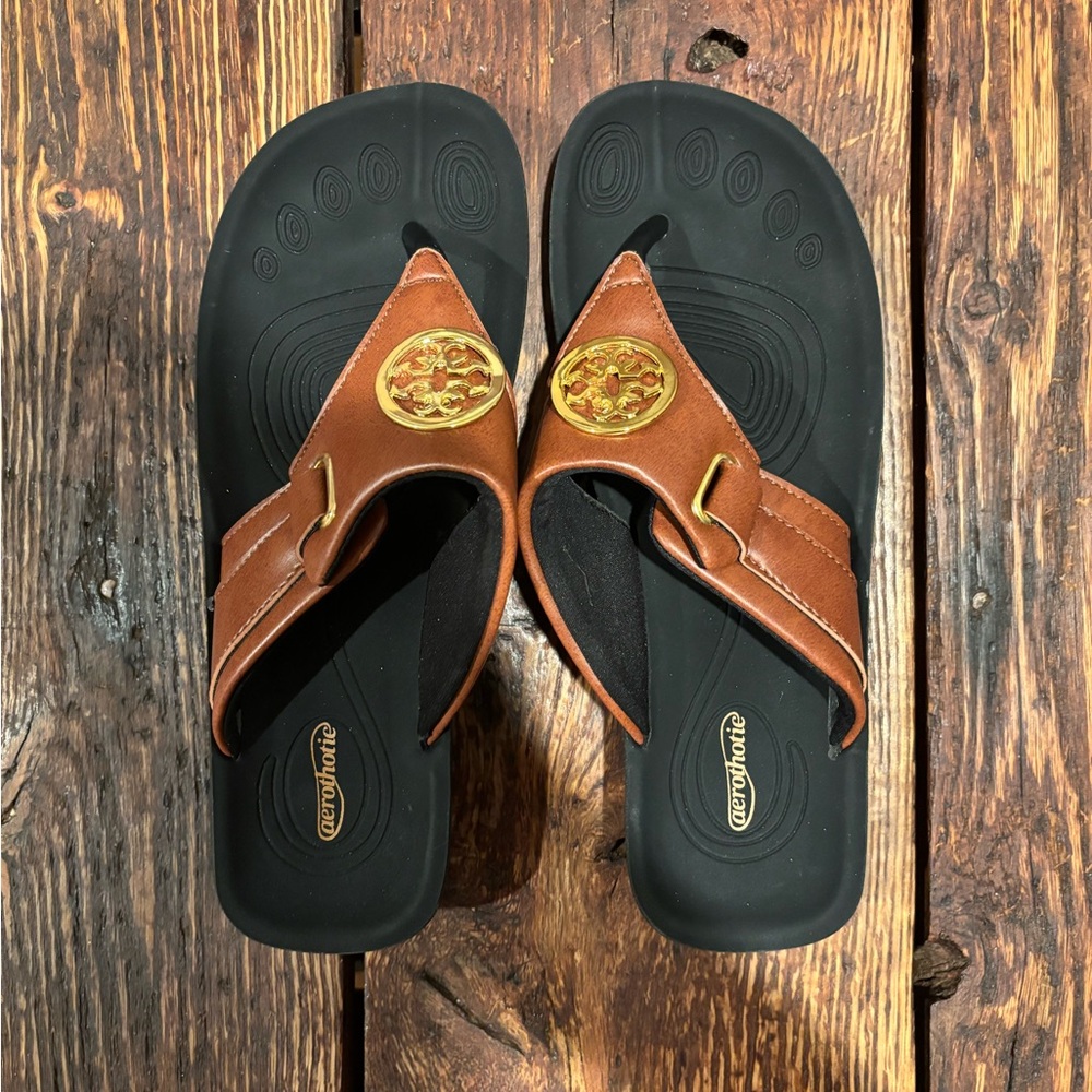 NWOT Brown Aerothotic Othila Sandals